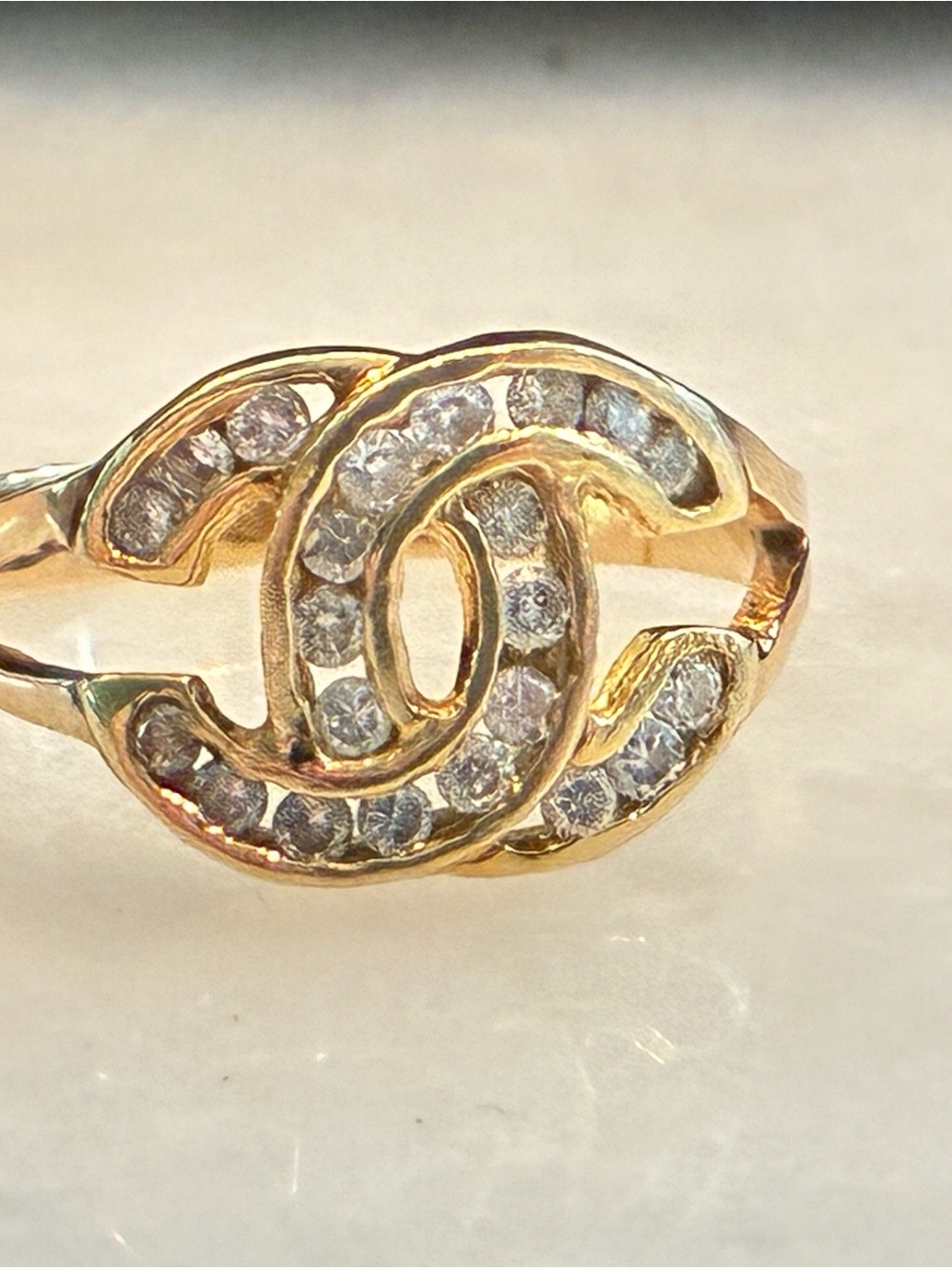 Vintage CHANEL 18K Gold Interlocking CC Logo Brilliant Cut Diamond Ring Sz 4.25